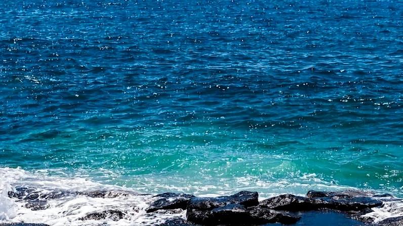 A pesquisa revelou que a fratura submarina produz terremotos de magnitude 6.0 a cada cinco ou seis anos devido a zonas especiais que funcionam como freios naturais. - (crédito: Freepik)