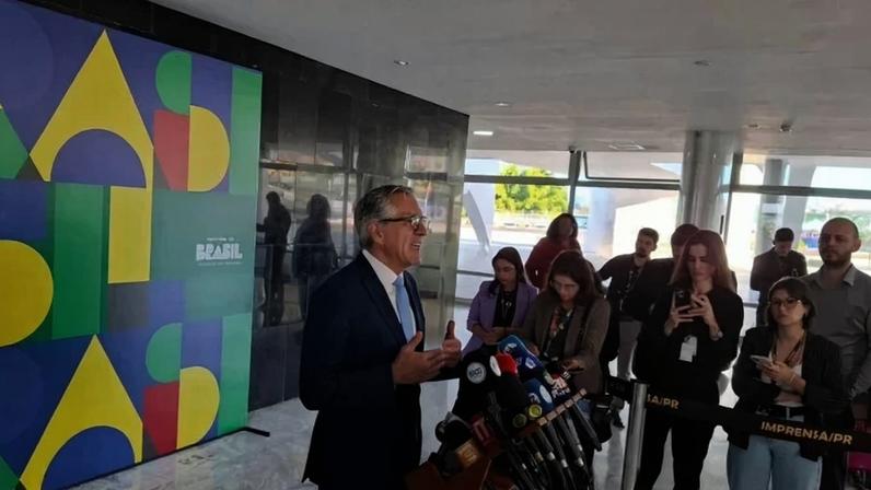 Padilha voltou a chamar Flávio de "Bolsonarinho" ao criticar o senador e seu pai, o ex-presidente Jair Bolsonaro (PL) - (crédito: Francisco Artur de Lima/CB/D.A. Press)