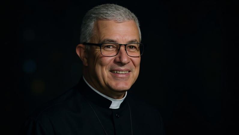 Natural de Itaperuna (RJ), o padre Roger é membro da comunidade desde 2000 - (crédito: Comunicação Institucional Canção Nova)
