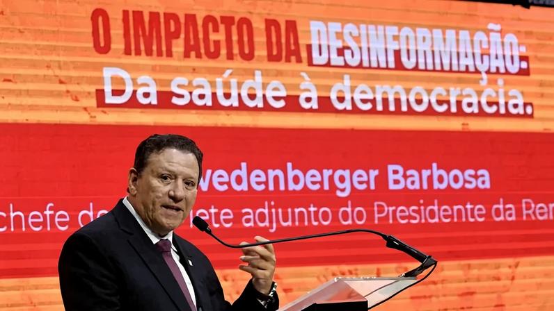 Swedenberger alertou para a "infodemia", marcada pelo excesso de informações desencontradas que favorecem a disseminação de conteúdos falsos - (crédito: ED ALVES/CB/D.A.Press)