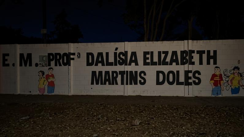 Nesta escola municipal de Goiânia, uma aluna conseguiu avançar na alfabetização com apoio de uma professora de Libras: "Evolução significativa" - (crédito: Divulgação)