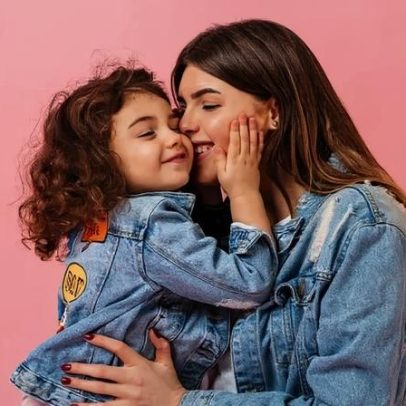 CAPES oferece 300 bolsas de R$5,2 mil para mães pesquisadoras