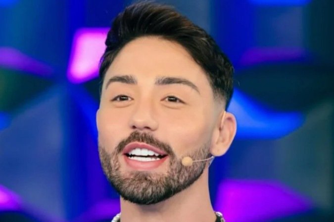 Rico Melquiades expõe interesse por mudança de cor de pele e choca público - (crédito: Reprodução/SBT)