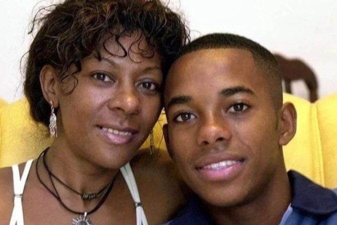 Marina da Silva Souza, mãe do ex-jogador Robinho, ficou cerca de 41 dias em cativeiro após ser sequestrada em 2004, no litoral paulista - (crédito: Foto: Reprodução)