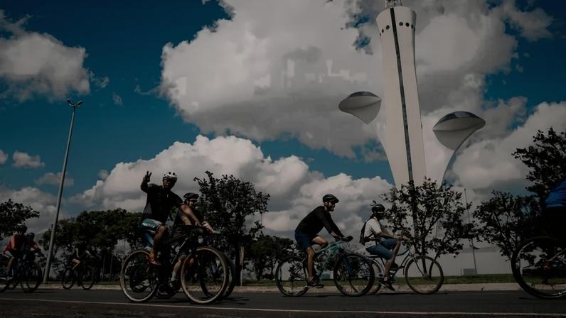 A programação do Brasília Bike Camp se estende até o domingo (3/5), na Torre de TV Digital. - (crédito: Reprodução/Instagram @brasiliabikecamp)