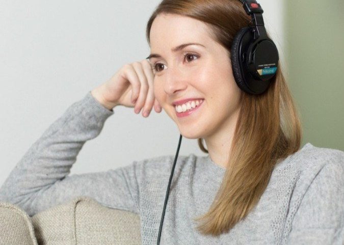 Bibliotecas silenciosas, playlists de lo-fi, sons de chuva e fones no máximo. Na rotina universitária, estudar ouvindo música virou quase um ritual para muita gente - (crédito: Pixabay )