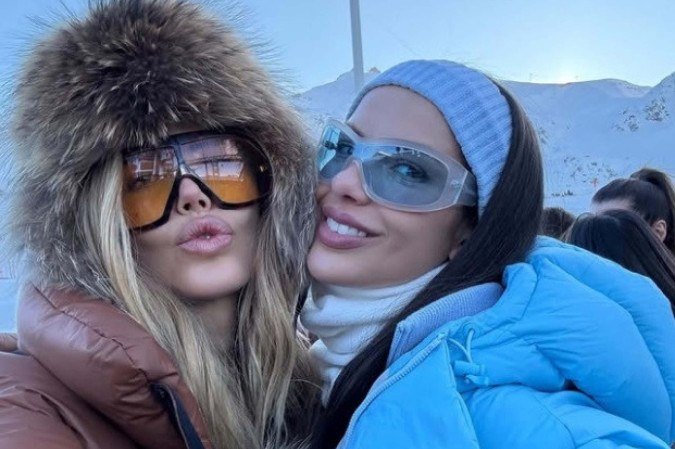 Martha e Duda Nogueira em Courchevel, em janeiro de 2025. Vorcaro teria sustentado a ida de Ciro e da filha à estação nos Alpes franceses - (crédito: Instagram pessoal)