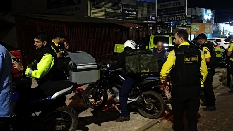 "Operação Sossego" em Sol Nascente recolhe sete motocicletas e registra 42 infrações - (crédito: Divulgação / Detran-DF)