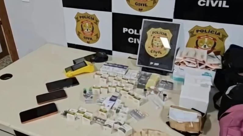 Uma das mulheres foi detida próximo ao CasaPark, em posse de outros produtos semelhantes. A outra suspeita foi presa na Rodoviária Interestadual, também com medicamentos. - (crédito: Foto: Divulgação/PCDF)