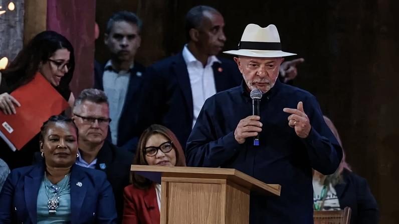 Em evento da nova sede da Fiocruz no Rio, o presidente Luiz Inácio Lula da Silva pediu ao governador em exercício Ricardo Couto medidas contra corrupção e milícias - (crédito: Tomaz Silva/Agência Brasil)