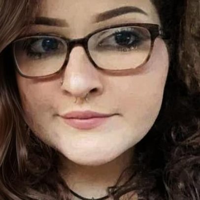 Mulher encontra piercing no pulmão após tosse persistente