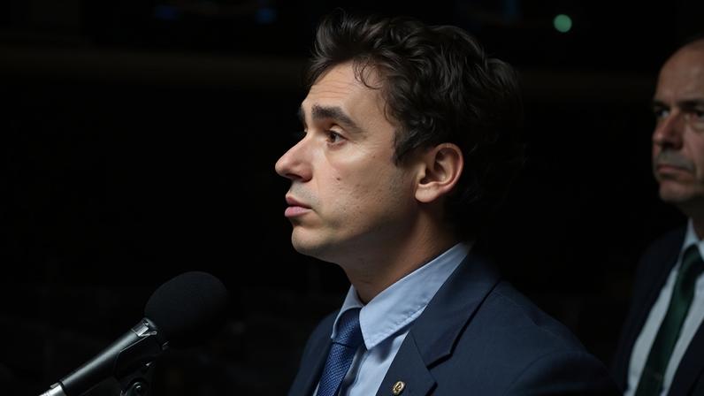 Nikolas insinuou que adversários políticos torciam contra a convocação do jogador - (crédito: Bruno Spada/Câmara dos Deputados)