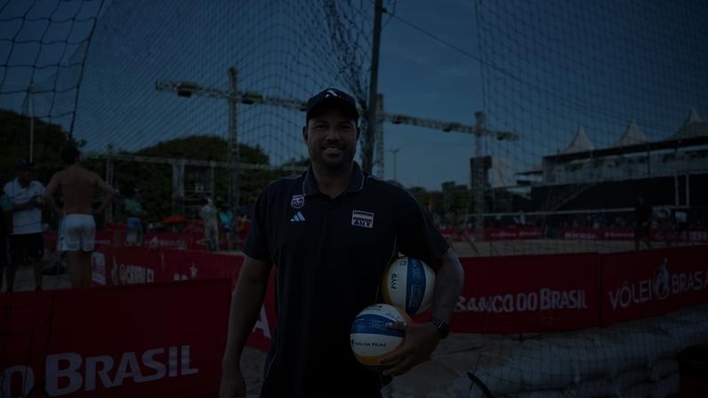 Ao longo da semana de competições, dois técnicos brasileiros conduziram duplas femininas, evidenciando trajetórias construídas fora do país e marcadas por adaptação, conhecimento e protagonismo no exterio - (crédito: Rafael Lins)