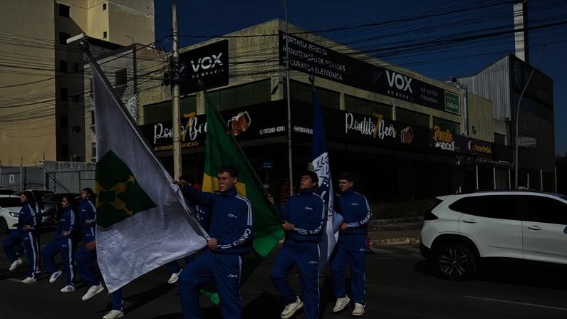 As atividades reuniram moradores, famílias e visitantes em um evento gratuito que mistura civismo, esporte e lazer