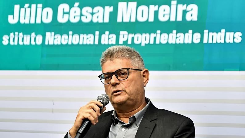 Moreira: "Quando tivermos condições de produzir medicamentos de ponta, faz parte do jogo. Do jeito que fazemos hoje, não cria capacidade tecnológica"