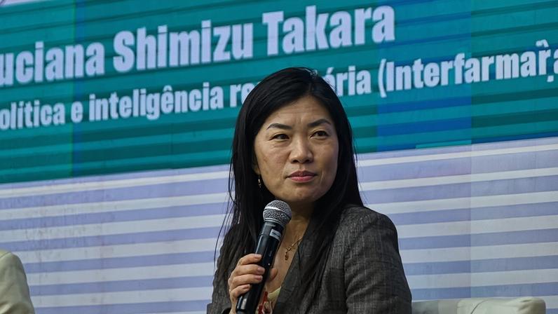 Luciana Takara também mencionou questões relacionadas à importação de insumos e medicamentos industrializados, inclusive em contextos de proteção patentária ainda vigente - (crédito: Ed Alves/CB/D.A Press)