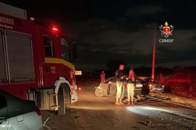 Quatro veículos colidem em pista e deixam sete pessoas feridas - (crédito: Reprodução/CBMDF)