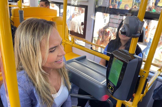 Celina Leão entrega novos ônibus do Distrito Federal - (crédito: Davi Cruz/CB/D.A Press)