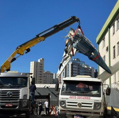 Destroços do avião em Belo Horizonte começam a ser retirados