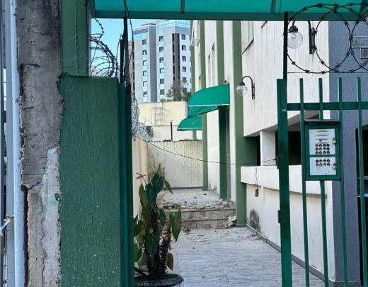 Gradualmente o prédio está sendo limpo e a rotina dos moradores volta a normalidade - (crédito: Quéren Hapuque/EM/D.A.Press)