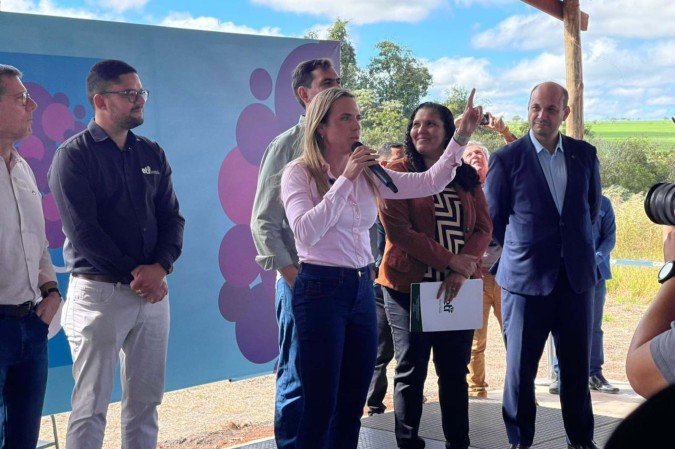GDF entrega contratos que garantem crédito a famílias do Assentamento Roseli Nunes