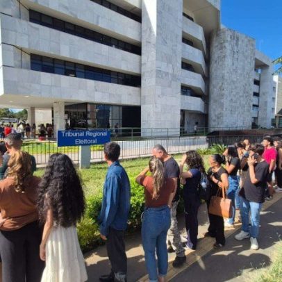Filas e trânsito intenso no último dia para regularizar o título de eleitor