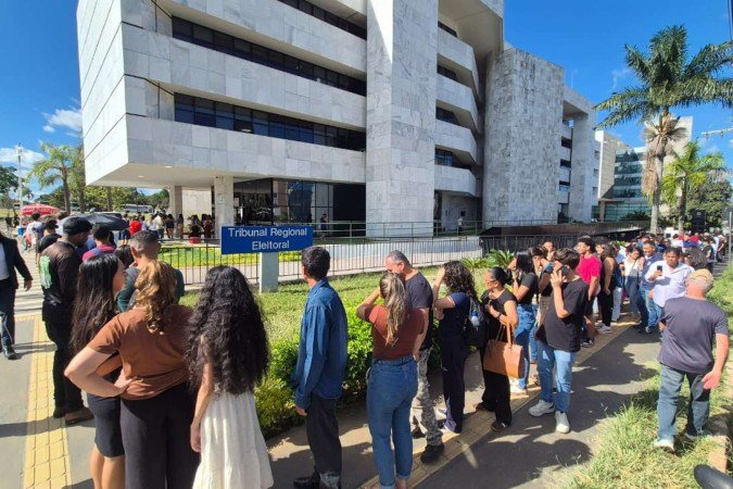 Com temperatura de 26 °C e umidade em 56%, o cenário é de pressa, cansaço e ansiedade - (crédito: Minervino Júnior/CB/D.A.Press)