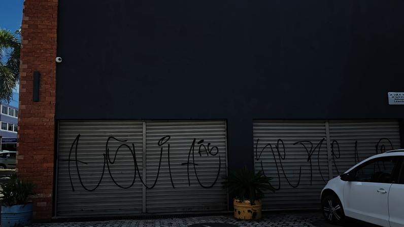 Em clima de luto, oficina mecânica onde ocorreu o crime permaneceu fechada nesta quinta-feira - (crédito: Davi Cruz/CB/DA Press)
