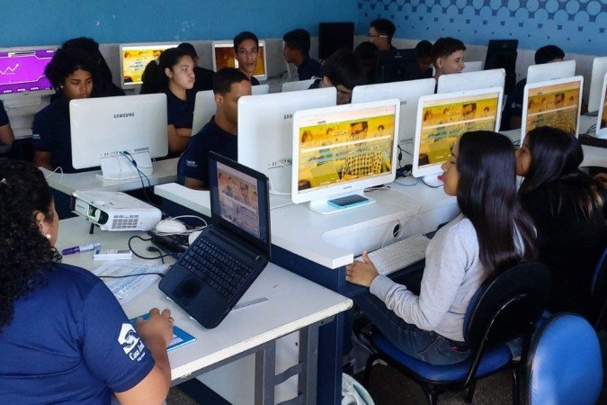 Entre simulações de entrevistas e aulas de cidadania, jovens descobrem que podem ir além na escola e no mercado de trabalho - (crédito: Divulgação/Casa Azul Felipe Augusto)