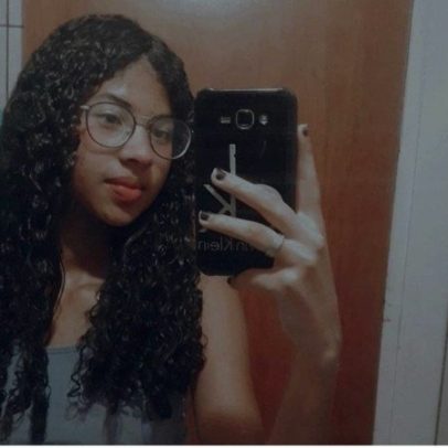Jovem de 19 anos é assassinada a facadas pelo ex