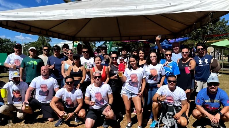 Familiares e amigos de empresário morto no SOF fazem ato no Eixão norte - (crédito: Davi Cruz/CB/D.A Press)