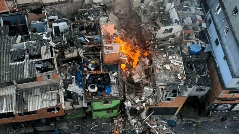 Explosão atingiu dezenas de imóveis, deixou três pessoas feridas e causou a morte de um homem de 49 anos - (crédito: Reprodução/Corpo de Bombeiros)