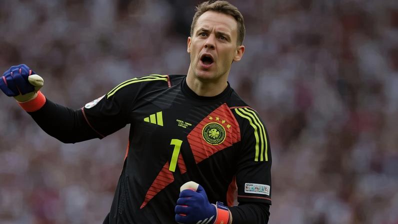 O alemão Manuel Neuer é um dos maiores goleiros da história do futebol e atual capitão do Bayern de Munique. - (crédito: Fabrice Coffrini/AFP via Getty Images)