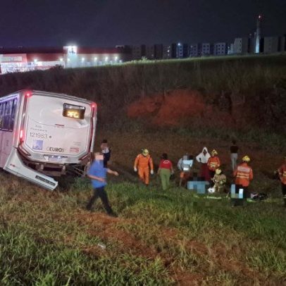 Colisão entre dois ônibus na BR-020 deixa 13 feridos