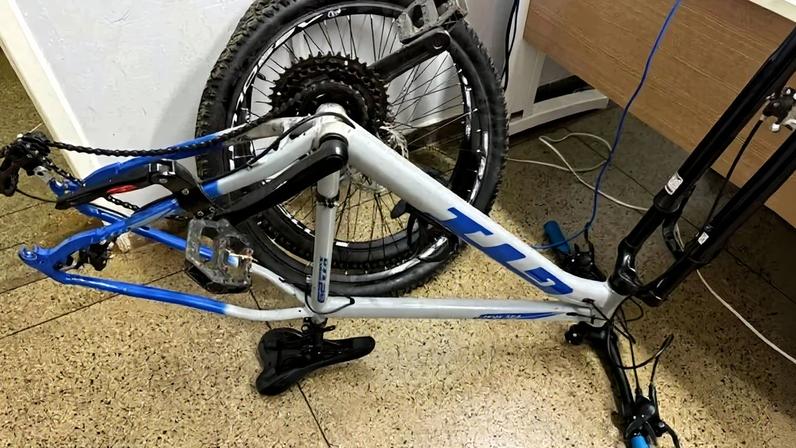 Após a recuperação, a bicicleta foi devolvida ao dono - (crédito: Divulgação/PCDF)