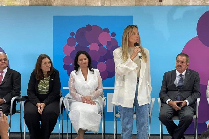 Celina comemora a retirada do BrB do risco de liquidação - (crédito: Davi Cruz/CB/D.A.Press)