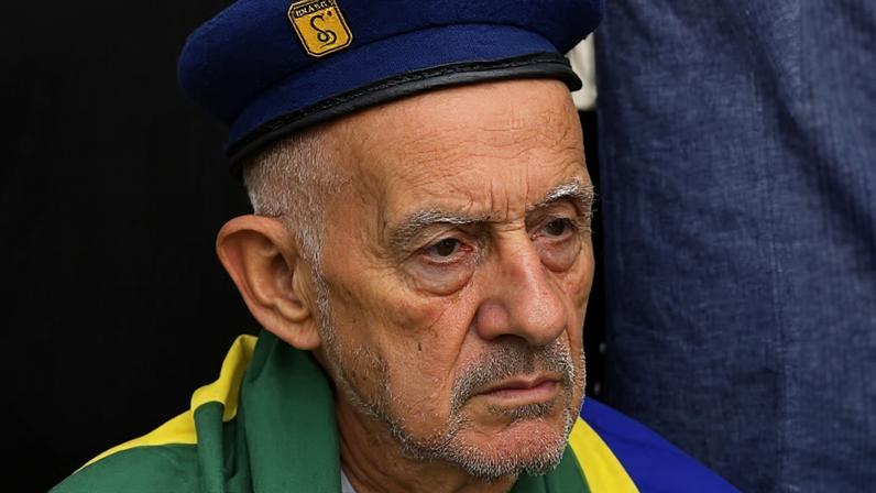 Veterano da Segunda Guerra recebeu homenagem com banda militar em frente de casa em Guaçuí