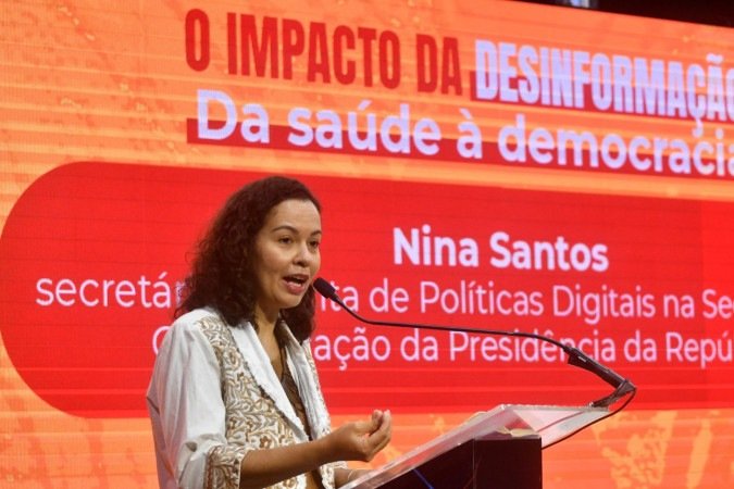 O ambiente digital pode fortalecer a democracia, mas para isso precisamos de regras que tenham como horizonte o interesse público