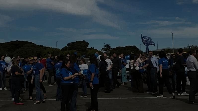 Servidores e acionistas fizeram carreata em defesa do BRB no DF - (crédito: Beatriz Mascarenhas/CB/DA.Press)
