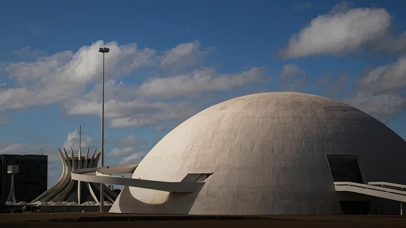 A umidade do ar máxima chega a 90% e a mínima 50% no período mais quente do dia - (crédito: ED ALVES/CB/D.A.Press)