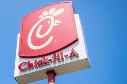 Autoridade federal processa operador do Chick-fil-A por discriminação religiosa