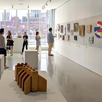 Feira de arte de alto padrão onde tudo custa zero