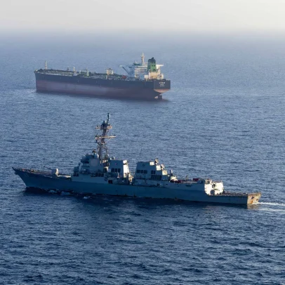 Petroleiro chinês testa bloqueio naval dos EUA em Hormuz