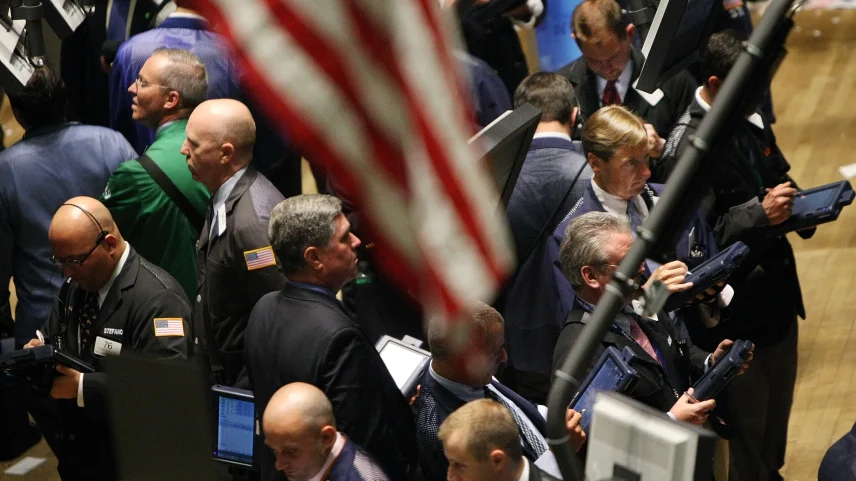 Traders after the Fed held rates steady in June 2007, signalling confidence.
