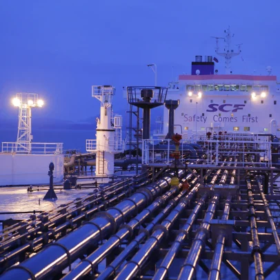 Rússia amplia fluxos de petróleo e bancos do Kremlin lucram com a guerra no Irã