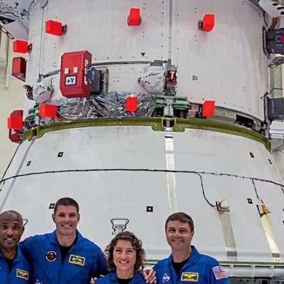 Homem confronta astronautas da Artemis II e questiona veracidade da missão