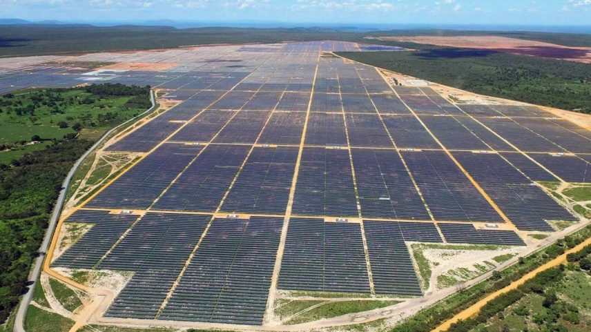 NO CAMPO - Fazenda solar na Bahia: usinas de grande porte aproveitam terras áridas