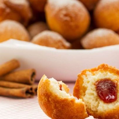Bolinho de chuva proteico ganha 4 receitas para o lanche da tarde