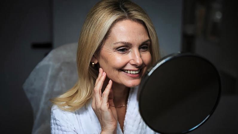 Veja dicas da especialista para manter a pele saudável na maternidade