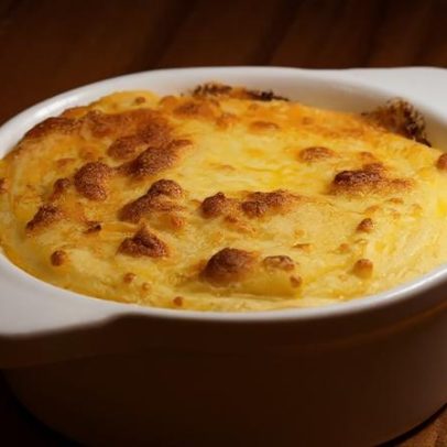 Suflê de 3 queijos: receita cremosa e diferente para surpreender